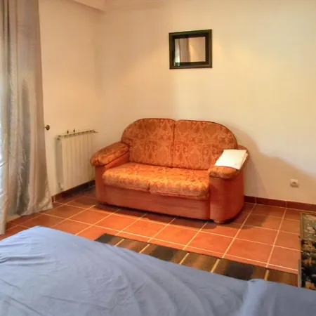 Vila Welcoming In Santa Leocadia, Private Pool 475 M² *