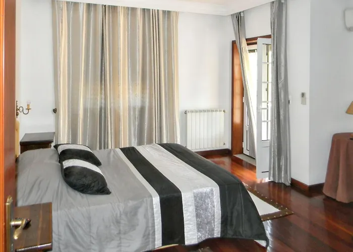 וילה Welcoming In Santa Leocadia, Private Pool 475 M² *