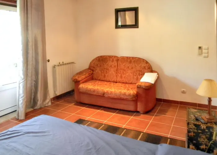 Welcoming In Santa Leocadia, Private Pool 475 M² Villa